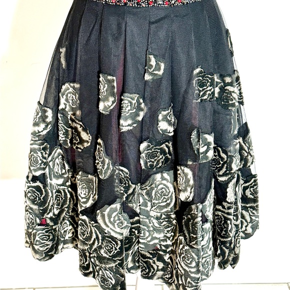 Peggy Jennings COUTURE Black & Red Velvet Roses Emb Dress - Picture 3 of 12